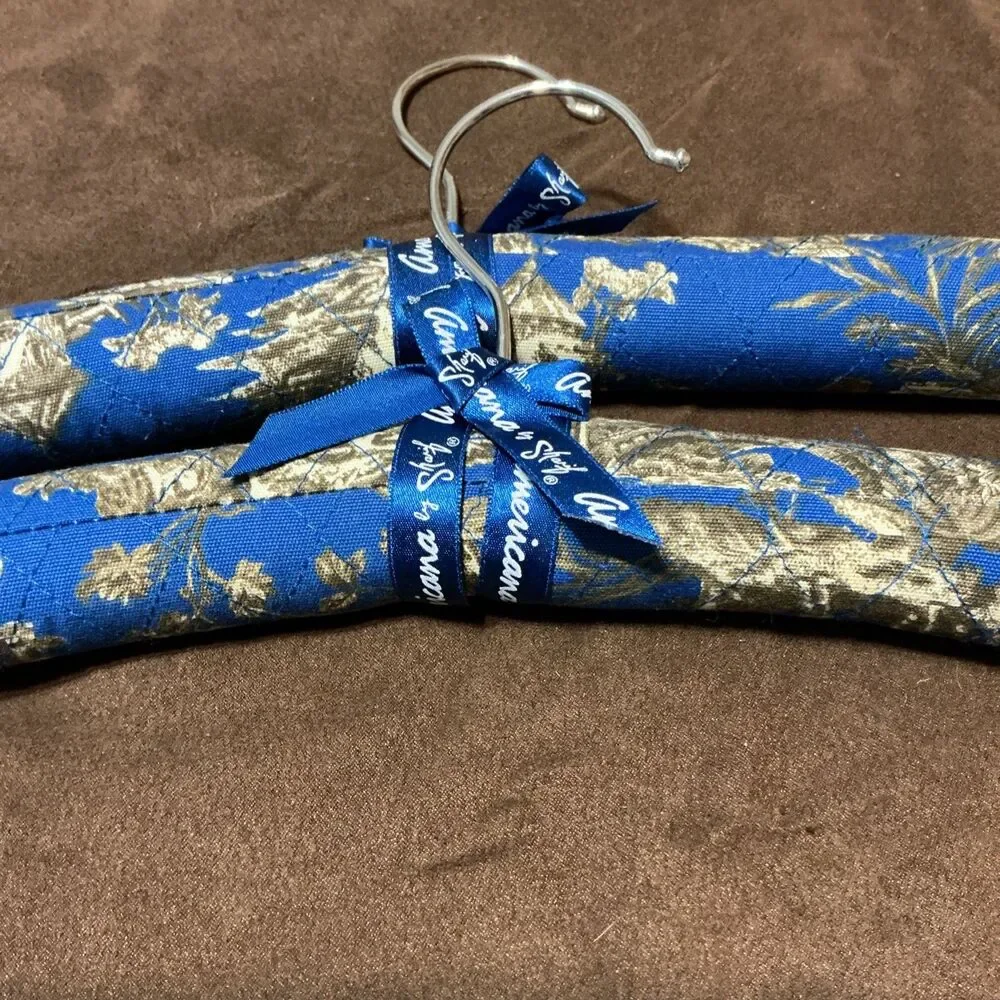 Vintage Americana By Sharif Quilted Padded Fabric Clothes Hangers Blue Toile 2pc